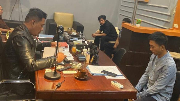Dendi diperiksa di Polres Tanggamus (Foto: Dok Polres Tanggamus)