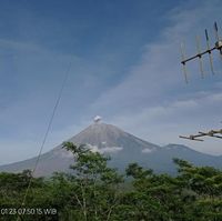 Erupsi Gunung Semeru Setinggi 800 Meter, Warga Diimbau Waspada Batu Pijar