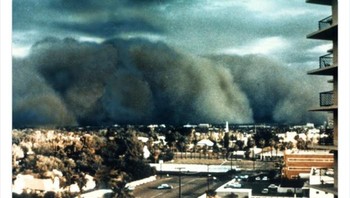 Badai debu di AS bagian barat, sekitar tahun 1975  Foto: Twitter/OldWeatherPics