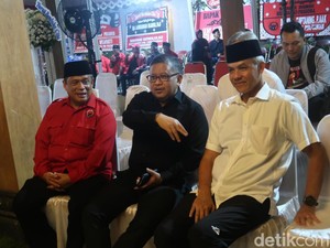 Ganjar-Hasto Melayat ke Rumah Duka Dubes RI di Italia M Prakosa di Bantul