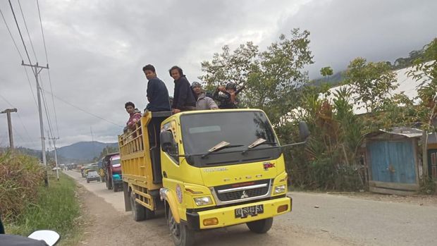 Gelombang pengungsi di Dogiyai buntut penembakan maut dan kericuhan pada akhir pekan lalu, Sabtu (21/1/2023).
