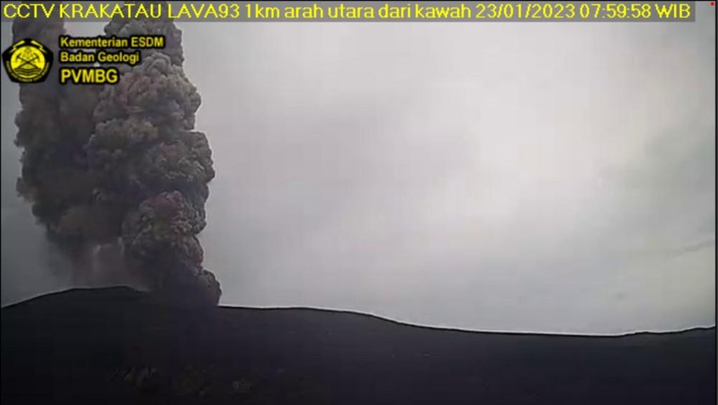 Gunung Anak Krakatau Sudah 7 Kali Erupsi Pagi Ini