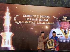 Peduli Dakwah, Gubernur Sumsel Terima Anugerah IKADI Award 2022