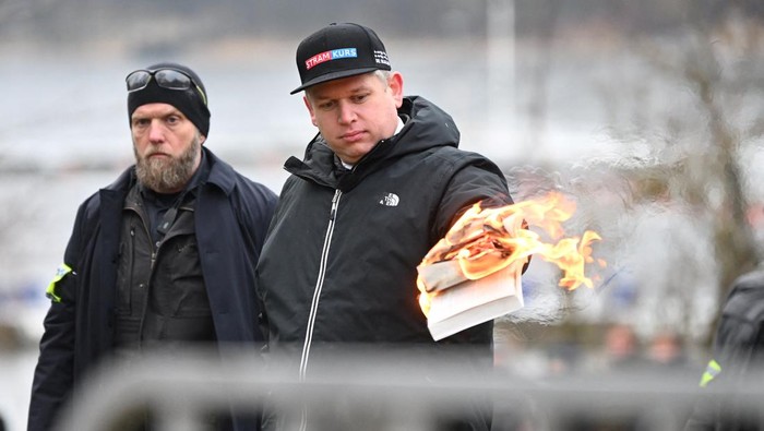 Leader of the far-right Danish political party Stram Kurs Rasmus Paludan burns a copy of the Koran during a manifestation outside the Turkish embassy in Stockholm, Sweden,  January 21, 2023. Fredrik Sandberg/TT News Agency/via REUTERS      ATTENTION EDITORS - THIS IMAGE WAS PROVIDED BY A THIRD PARTY. SWEDEN OUT. NO COMMERCIAL OR EDITORIAL SALES IN SWEDEN.