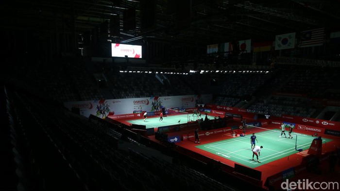 Jonatan Christie Hingga Hendra Ahsan Panaskan Mesin untuk Indonesia Masters 2023 Jonatan Christie Hingga Hendra Ahsan melakukan pemanasan di Lapangan bulutangkis di Istora Senayan. Yuk, lihat.