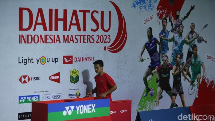 Jonatan Christie Hingga Hendra Ahsan Panaskan Mesin untuk Indonesia Masters 2023 Jonatan Christie Hingga Hendra Ahsan melakukan pemanasan di Lapangan bulutangkis di Istora Senayan. Yuk, lihat.