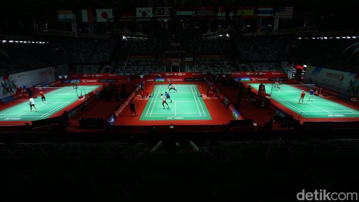 Jonatan Christie Hingga Hendra Ahsan Panaskan Mesin untuk Indonesia Masters 2023 Jonatan Christie Hingga Hendra Ahsan melakukan pemanasan di Lapangan bulutangkis di Istora Senayan. Yuk, lihat.