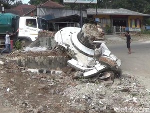 Hancurnya Patung Bima Sang Ikon Purwakarta