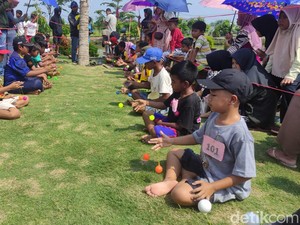 500 Anak di Sidoarjo Ikut Lomba Lato-lato Berhadiah 164 Ekor Udang-Bandeng