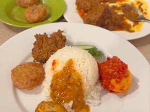 Kejadian Heboh Saat Makan Nasi Padang, Bon Mahal hingga Sekte Makan Unik