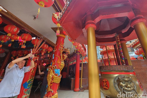 Klenteng Hok Lay Kiong menjadi lokasi kirab budaya yang akan diadakan pada Cap Go Meh tanggal 5 Februari 2023. Klenteng Hok Lay Kiong menjadi lokasi kirab budaya yang akan diadakan pada Cap Go Meh tanggal 5 Februari 2023.