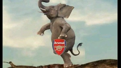 Meme Arsenal Libas MU: Nyaman di Pucuk, Nketiah kayak Henry!