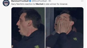 Ekspresi Gray Neville saat Nketiah bikin Arsenal raih kemenangan. Foto: Twitter