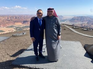 Zulhas Disambut Spesial Mendag Saudi di Al Ula, Disebut Pertemuan Sejarah
