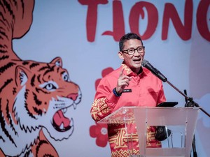 Ratusan Turis China Tiba di Bali, Sandiaga Gelar Karpet Merah