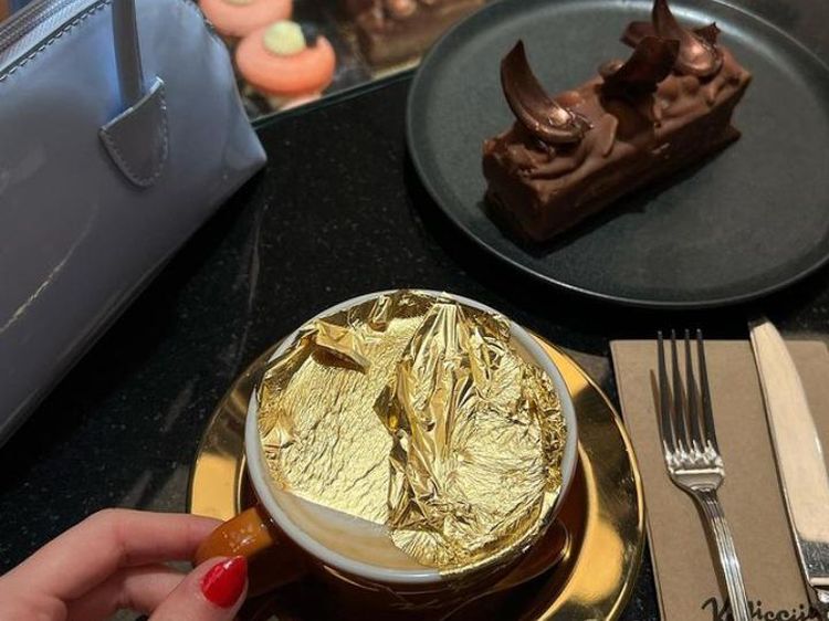 Mewah! Ada Pastry hingga Kopi Berlapis Emas di Kafe Milik Salt Bae