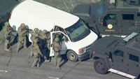 Motif penembakan massal itu belum diketahui. Sebuah senjata ditemukan di lokasi Alhambra tempat pelaku pergi setelah melakukan penembakan. Senjata tersebut adalah pistol serbu semi-otomatis.