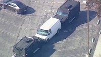 Pelaku penembakan massal saat perayaan Tahun Baru Imlek di California yang sebelumnya sempat kabur ditemukan tewas. Dilansir dari BBC, pelaku menembak dirinya sendiri dalam sebuah mobil van warna putih yang telah dikepung aparat sejak beberapa jam sebelumnya.