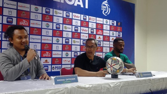 Pelatih Persebaya Aji Santoso