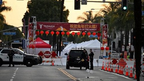 Police work near the scene of a mass shooting in Monterey Park, California, on January 22, 2023. - Ten people have died and at least 10 others have been wounded in a mass shooting in a largely Asian city in southern California, police said, with the suspect still at large hours later. (Photo by Robyn BECK / AFP)