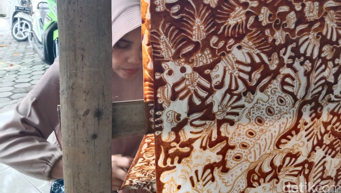 Perajin batik Complongan di Indramayu