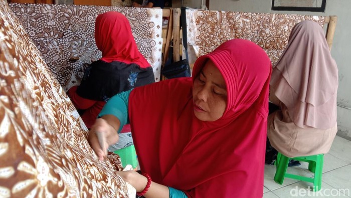 Perajin batik Complongan di Indramayu