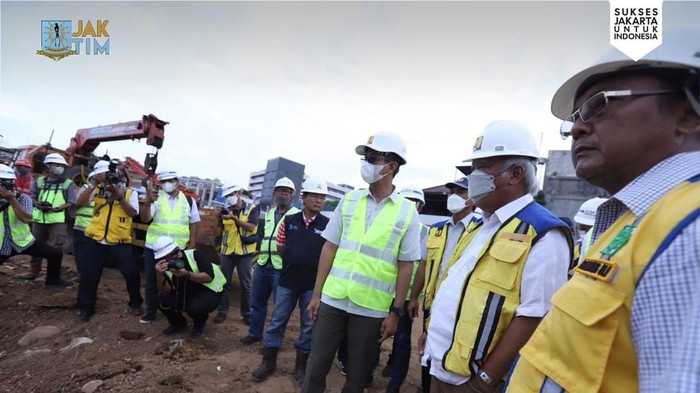 PJ Gubernur DKI Heru Budi dan Menteri PUPR tinjau proyek sodetan Kali Ciliwung (Instagram Sduin Kominfotik Jakarta Timur)