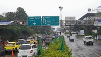 Lalin Puncak Padat, Polisi Terapkan One Way Arah Jakarta Siang Ini