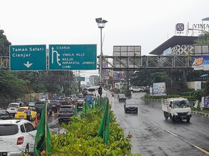 Lalin Puncak Padat, Polisi Terapkan One Way Arah Jakarta Siang ini