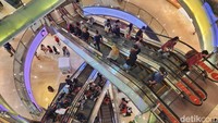 Terpantau pengunjung ramai pada siang hingga sore hari. 