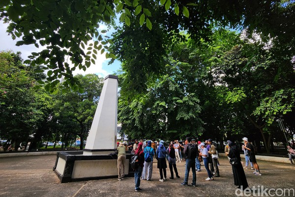 Monumen Perjuangan Rakyat Bekasi saat melawan penjajah Belanda berada di kawasan Alun-alun Kota Bekasi, Jawa Barat. 