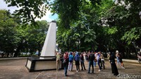Monumen Perjuangan Rakyat Bekasi saat melawan penjajah Belanda berada di kawasan Alun-alun Kota Bekasi, Jawa Barat. 