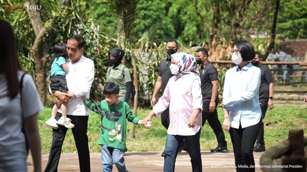 Presiden Jokowi Kunjungi Solo Safari, Surakarta, 23 Januari 2023. (Tangkapan Layar Youtube)