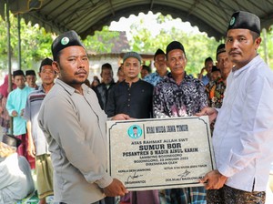 Relawan Ganjar Jatim Bangun Sumur Bor & Tempat Wudhu di 2 Pesantren
