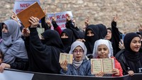 Paludan dilaporkan membakar kitab suci umat Islam di luar Kedutaan Besar Turki di Stockholm pada Sabtu (21/1/2023). Tindakan tercela itu memicu protes di Istanbul dan Ankara malam itu.