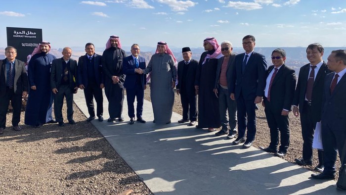 Mendag Zulhas melakukan pertemuan bilateral dengan Mendag Arab Saudi yang membicarakan peningkatan hubungan dagang kedua negara di Al Ula.