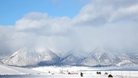 California dilanda rentetan badai salju beberapa waktu belakangan ini. Hal itu mengakibatkan hujan salju dalam jumlah besar ke pegunungan Sierra Nevada.