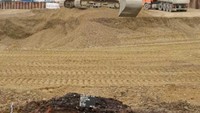 Aktivitas yang membuat sumur kuno ditemukan. Sumur kuno itu ditemukan di kota Germering, distrik Fürstenfeldbruck di Bavaria, tepat di sebelah barat Munich, menurut pernyataan dari Kantor Negara Bagian untuk Perlindungan Monumen Bavaria.Sejak 2021, para arkeolog telah menggali area tersebut menjelang pembangunan pusat distribusi baru. Sejauh ini, mereka telah menemukan lebih dari 70 sumur yang digali dari Zaman Perunggu hingga awal Abad Pertengahan. (Foto:Marcus Guckenbiehl/ Bavarian State Office for the Preservation of Monuments )
