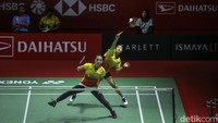 Ana/Tiwi memenangi gim kedua dengan 21-13. 