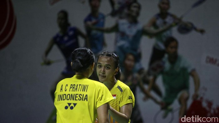 Pasangan ganda putri Febriana Dwipuji Kusuma/Amalia Cahaya Pratiwi tersingkir dini dari Indonesia Masters 2023 di Istira Senaya, Jakarta, Selasa (24/1/2024) Mereka kalah secara dramatis saat melawan Li Wen Mei/Liu Xuan Xuan.