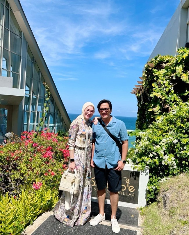 Tampak sebagai keluarga yang cukup harmonis, selama pernikahannya Erin dan Andre kerap berlibur bersama anak-anak mereka. Keduanya pun sering memamerkan momen mesra kebersamaan mereka. Foto: Instagram @erintaulany