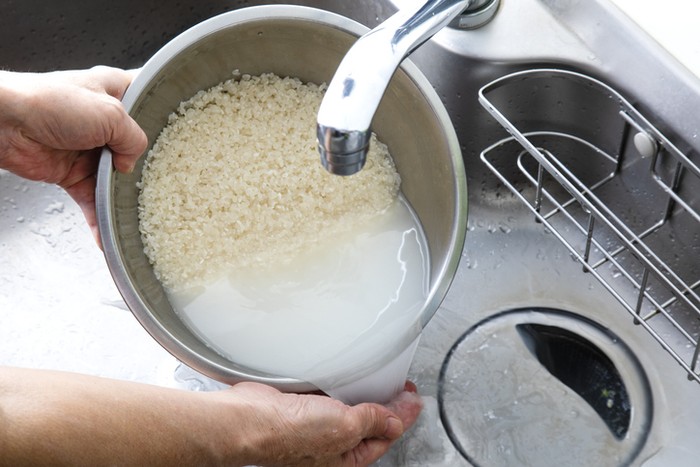 Apakah Beras Perlu Dicuci Sebelum Dimasak? Ini Kata Pakar