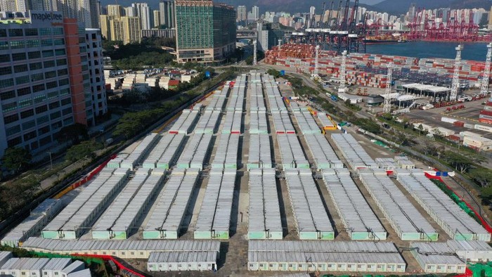 Ribuan kontainer tempat isolasi pasien COVID ini kosong usai Menkes Hong Kong mencabut perintah isolasi untuk pasien COVID. Begini penampakannya.