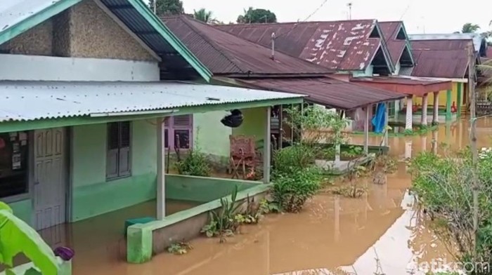Banjir di Bengkulu meluas ke lima daerah.