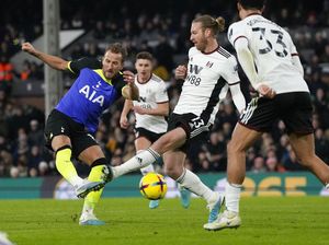 Kane Cetak Gol dan Rekor Lawan Fulham dalam Kondisi Sakit