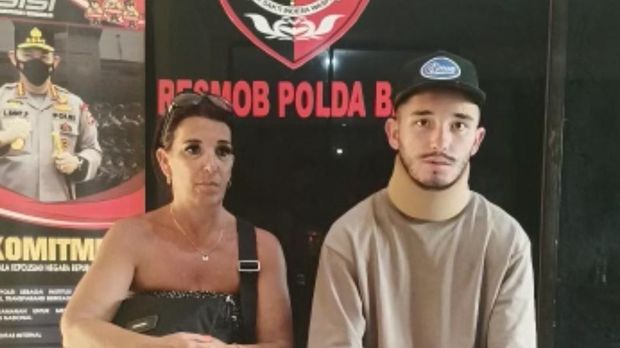 Bule Australia Lachlan Brian Hunt dan ibunya Melissa Hunt memberikan klarifikasi terkait viral pemberitaan ia dirampok di Bali.