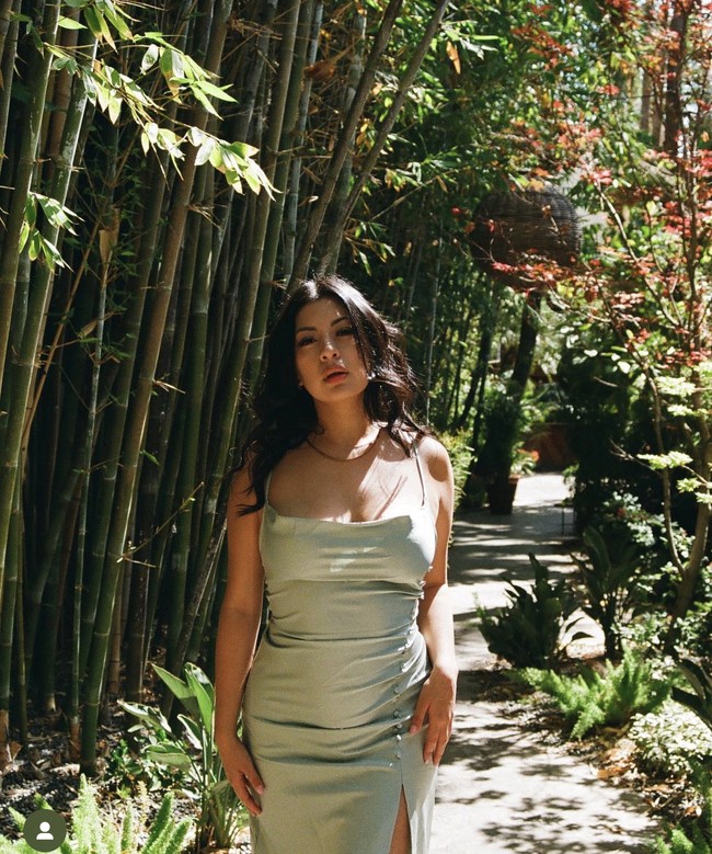 Cami Strella, wanita asal Amerika Serikat ini mengaku sempat ikut ke dalam sekte sesat yang berbalut multilevel marketing (MLM). Cami bahkan menjadi orang yang religius terhadap sekte yang ia yakini itu. Foto: dok. Instagram/@camistrella