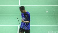 Smash shoot keras yang menghujam sisi kanan bawah tak mampu dikembalikan oleh andalan India, Christian Adinata pun menutup interval gim kedua dengan skor 11-3 hingga Christian Adinata menang dengan skor 21-12.