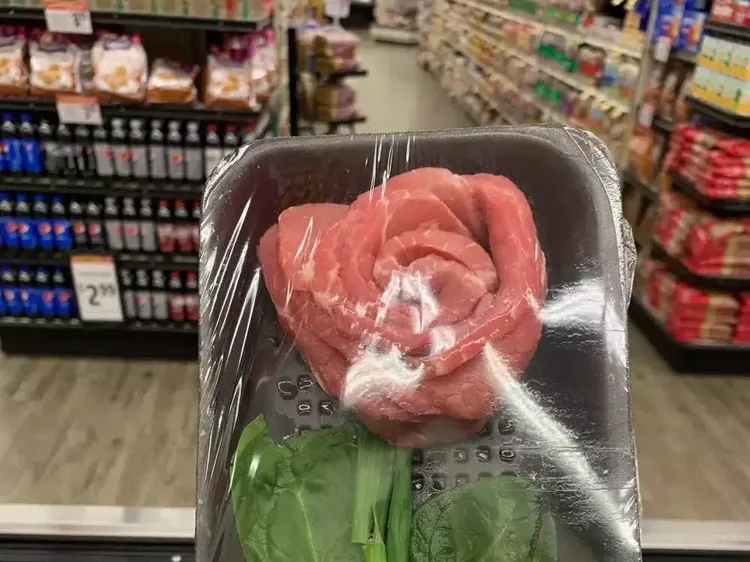 10 Bentuk Daging Unik di Supermarket, Bunga Mawar hingga Naruto