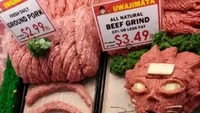 Di supermarket juga ada daging giling. Nah, uniknya daging giling ini dibentuk menyerupai potret Naruto. Foto: Instagram / Twitter